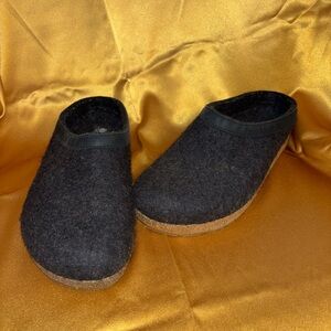 Haflinger Black Wool Oxfords